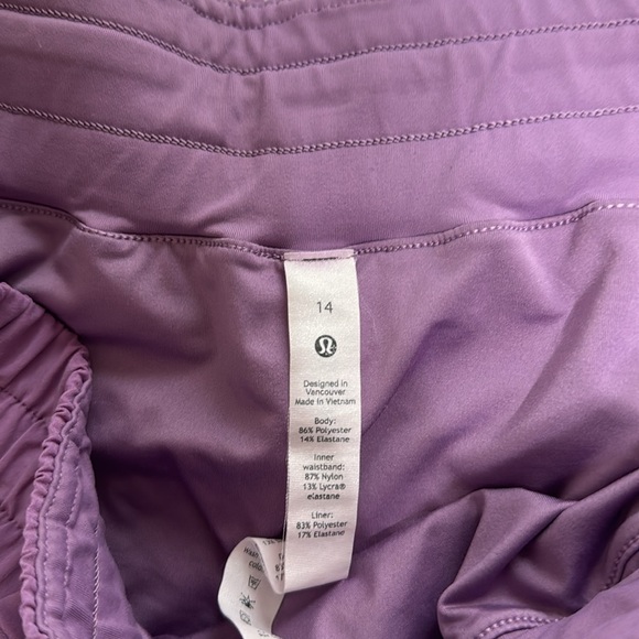 Lululemon shorts size 14 - Picture 2 of 3